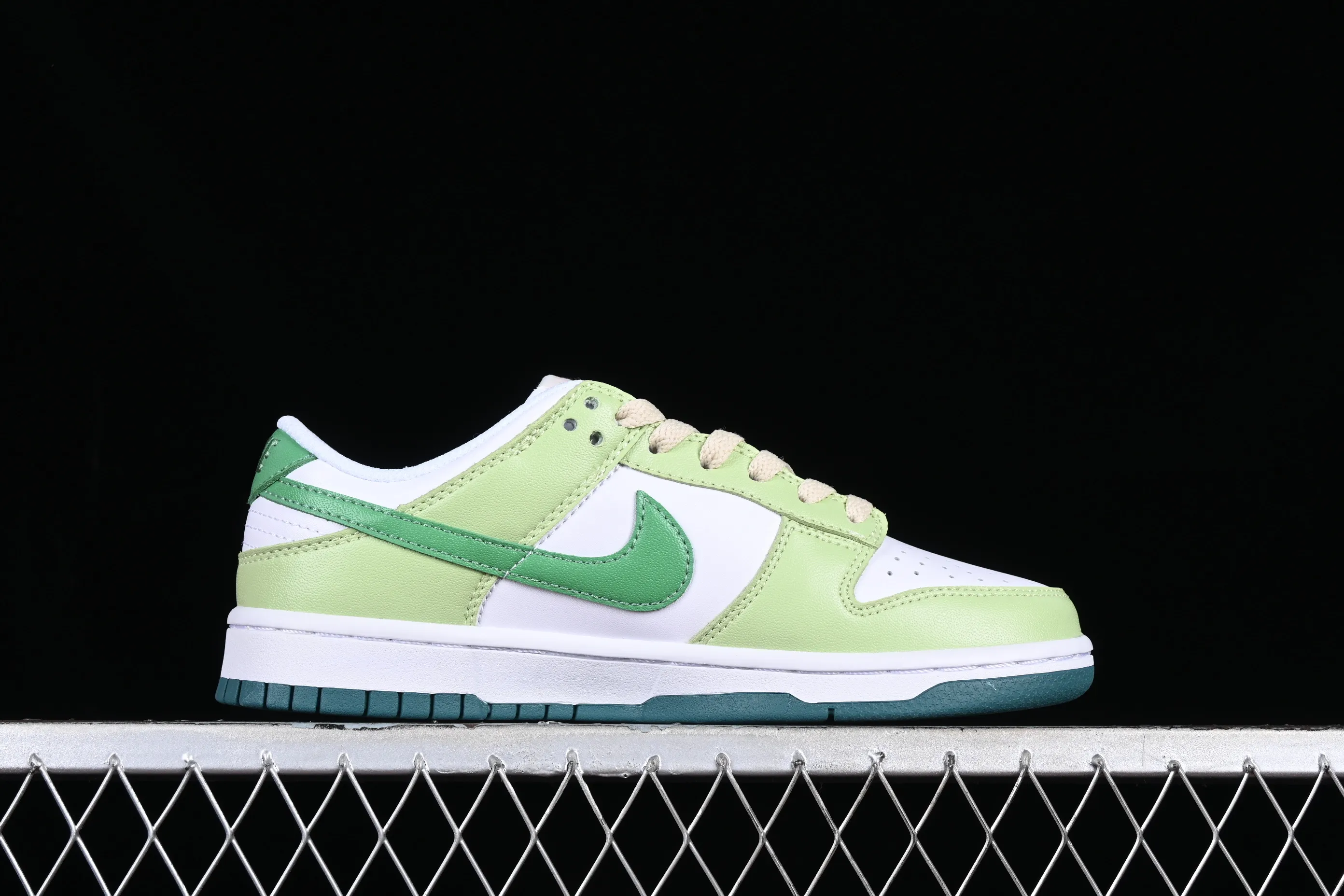 All categories Nk SB Dunk series Nk SB Dunk Low low-top sneakers Nk SB Dunk Low white green SB low-top sports and leisure sneakers FD9911-101